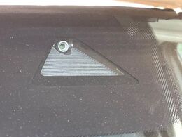 【スマートシティブレーキサポート】低速走行中に前方の車両等を認識し、衝突しそうな時は警報とブレーキで衝突回避と被害軽減をアシスト。より安全にドライブをお楽しみいただけます。