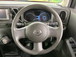 インテリアに合わせたデザインのステアリングは、運転される方のことも考え、運転しやすい形状、大きさです。是非一度、実際に触ってお確かめください。