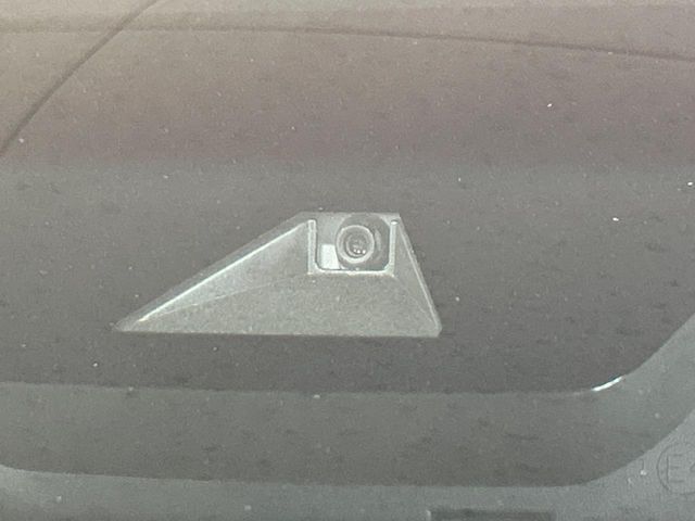 【トヨタセーフティセンス】走行中に前方の車両等を認識し、衝突しそうな時は警報とブレーキで衝突回避と被害軽減をアシスト。より安全にドライブをお楽しみいただけます。