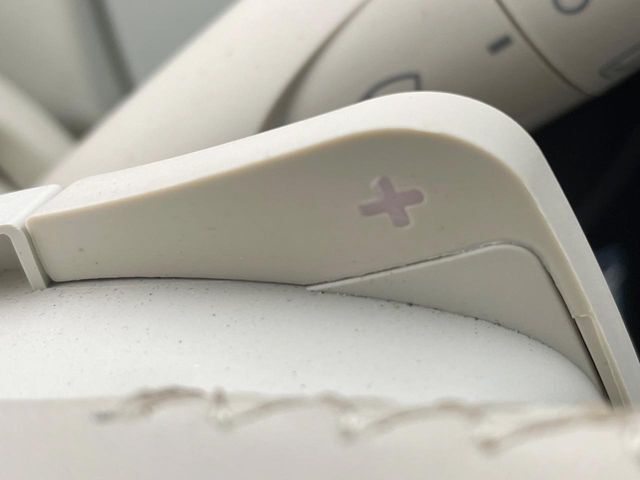 ●ステアリングパドルシフト：クイックなシフト操作が可能！レスポンスが高く、あなたのギア変速にしっかりとついてきてくれます！お車と一体となれる装備です。