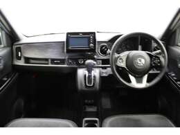 視界と視認性に優れたインパネ廻りに統一感の有るデザインで全体をスッキリと、スイッチ類は見やすく分かりやすいレイアウトに！