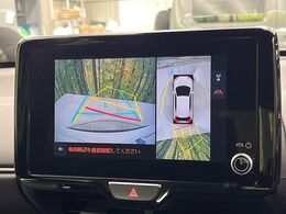 【パノラミックビューモニター】専用のカメラにより、上から見下ろしたような視点で360度クルマの周囲を確認することができます☆死角部分も確認しやすく、狭い場所での切り返しや駐車もスムーズに行えます。
