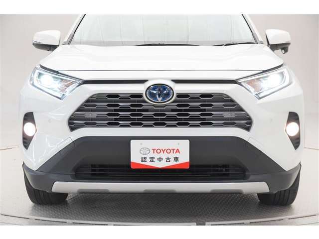 LEDヘッドライトです。デザイン性がよくとても明るいので、夜間の走行や悪天候でも安心です。しかも長寿命！
