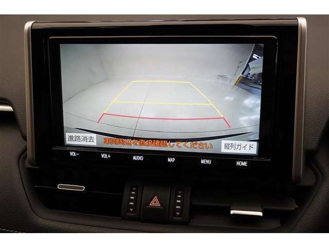 バックモニターがあれば車庫入れ時など、後ろが確認できて安心です。運転に自信がない方にはおすすめの装備です。ただし、バック時目視での確認も忘れずに。