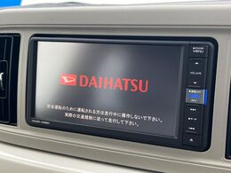 【純正ナビ】人気の純正ナビを装備。オーディオ機能も充実しており、Bluetooth接続すればお持ちのスマホやMP3プレイヤーの音楽を再生可能！毎日の運転がさらに楽しくなります！！
