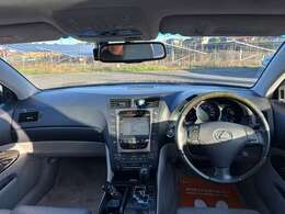 マークレビンソンサウンドシステムがオプションしています。