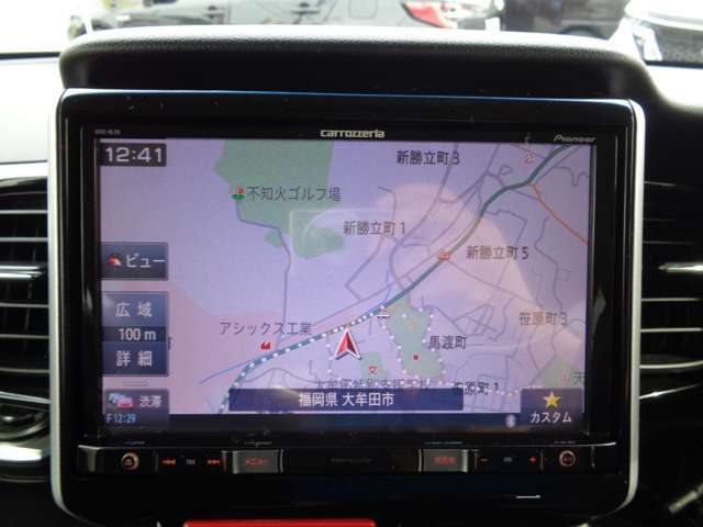8インチのナビゲーションシステムが付いています。ドライブやお買い物、イベントなどに道に迷わず目的地にいけます。場所を探す、計画を立てるなどいろいろな場面でとても便利です。