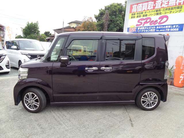 入庫時に入念な走行チェックをし、安心して頂けるために、エンジンオイル0W-20、オイルエレメント、エアクリーナー、エアコンフィルター、専用バッテリー交換、ワイパーブレード3カ所を作業して納車致します。