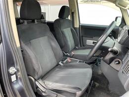 運転席の画像です。店舗にて現車の確認もいただけますので、お電話で在庫のご確認の上是非ご来店くださいませ！！！