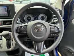 ハンドルにスレや汚れなどございません。運転中は常に触れる部分なので要チェックですね。