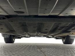 【下回り】下回りがきれいなうちに、防錆加工の施工がオススメ。降雪地域はもちろん、沿岸部にお住いの方や、趣味でマリン・ウィンタースポーツをされる方に大変好評いただいております。