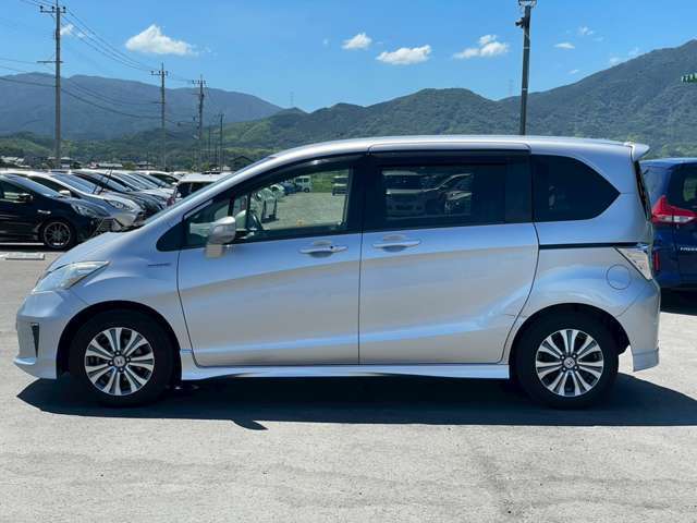 ★画像や動画を見ただけでお車の検討を進める事に抵抗がある方でも気軽に利用できるオンライン商談ならお車の検討はもちろん営業担当や店舗の様子も生中継でご覧いただけますので安心してお車をご検討頂けます。