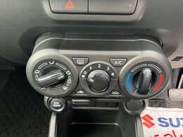 手の届きやすいところで簡単操作ができる空調付き！オールシーズンお好みの温度調節ができます。