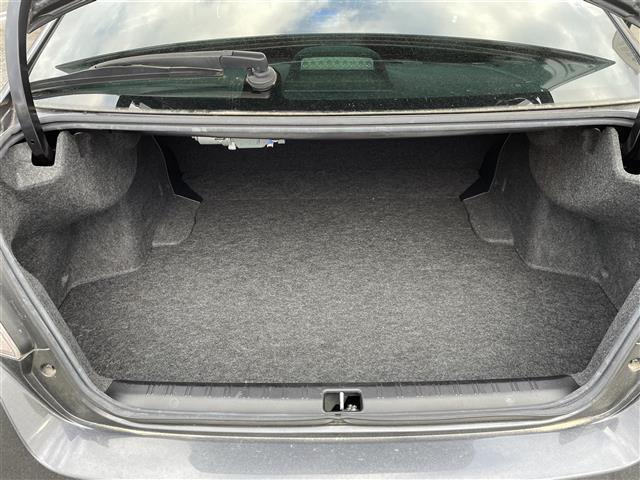 【トランク】積み込みやすくて、たっぷり積める荷室です。シートアレンジできるものは、乗車人数と荷物の量や大きさによってシートを動かすことができるので、より快適なドライブが可能です！
