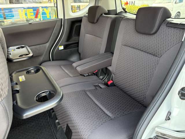 弊社指定業者によるルームクリーニング実施☆エンジンルームから車内まで無料クリーニング♪ご納車前のボディコーティングも専門の業者が常駐しておりクオリティの高いコーティングを低価格にてご提供しております♪