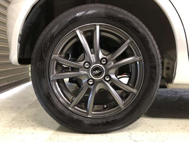 ホイールだけでも車のイメージがかなり変わりますね。