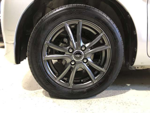 ホイールだけでも車のイメージがかなり変わりますね。