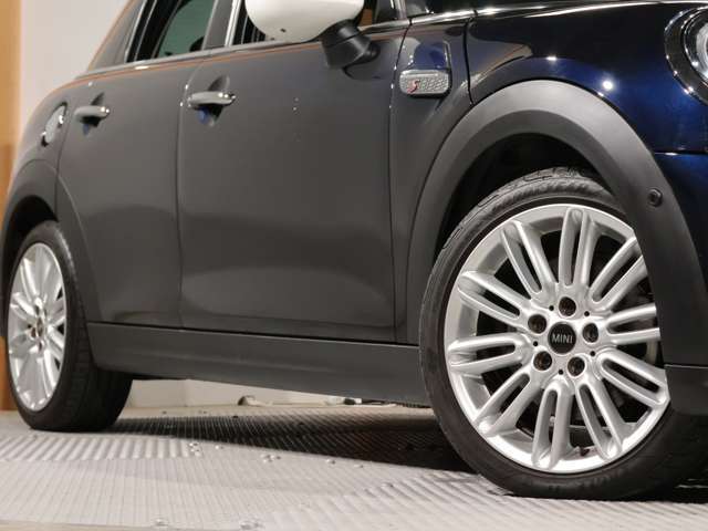 ■※注意※ショールーム以外の離れたモータープールにて保管している車輌が多数あるため、実車をご覧になりたい場合は、お手数ですがご来店前に事前確認のご連絡を頂きますようお願い致します。