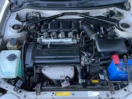 トヨタの名機4A-GE！黒ヘッドのためもちろん20バルブとなっております！高回転まで回す楽しさのあるエンジン！