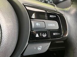 【アダプティブクルーズコントロール】高速道路での長距離走行が楽に！！自動で速度を保つクルーズコントロールが、衝突軽減システムと連携し、前方の車両を感知して車間を保つように速度調節してくれます！！