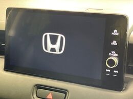 【純正9型ナビ】人気の純正ナビを装備しております。ナビの使いやすさはもちろん、オーディオ機能も充実！キャンプや旅行はもちろん、通勤や買い物など普段のドライブも楽しくなるはず♪