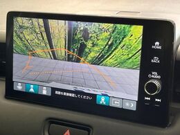 【バックカメラ】駐車時に後方がリアルタイム映像で確認できます。大型商業施設や立体駐車場での駐車時や、夜間のバック時に大活躍！運転スキルに関わらず、今や必須となった装備のひとつです！
