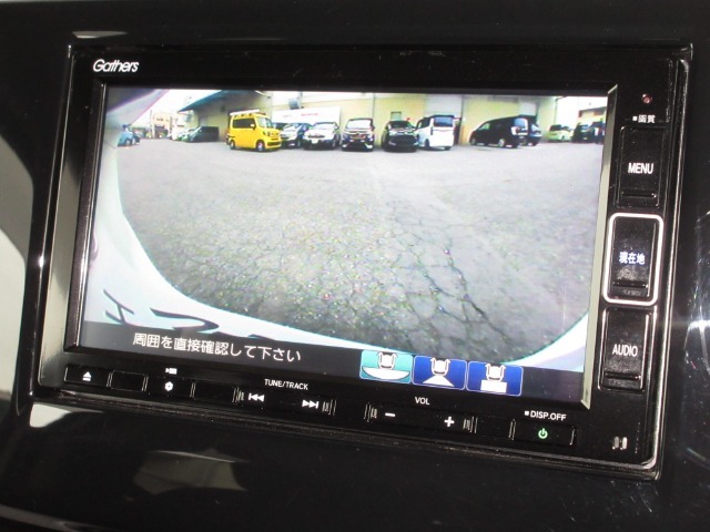バックをするとき自動でリアの様子が映る『リアカメラ』付き！ナビ画面で確認しながらバックができますから安心ですね。でも、目視も大切ですよ！安全第一でお願いします！