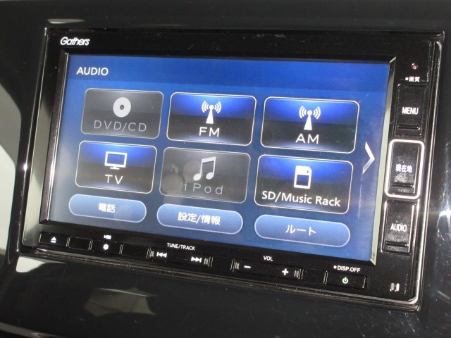 ナビゲーションはギャザズメモリーナビ（VXM-214VFi）を装着しております。AM、FM、CD、DVD再生、Bluetooth、音楽録音再生、フルセグTVがご使用いただけます。