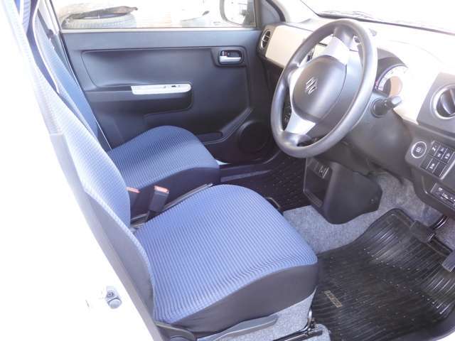 ★運転席側から。車内は、タバコ臭等気になる臭いや汚れなく、綺麗な状態は嬉しいですね(^_-)-☆。