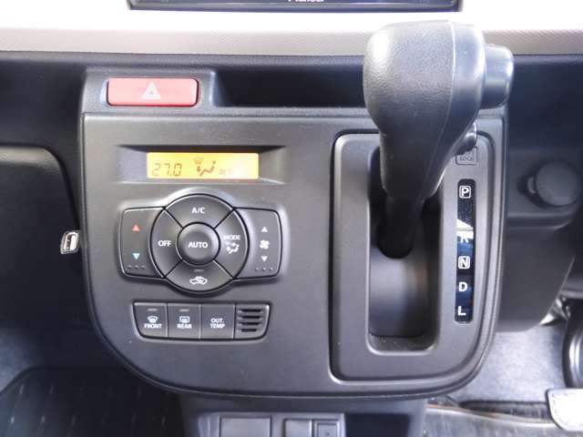 ★車内を設定温度に保つ、オートエアコン付で、車内空間も快適です(^^♪。