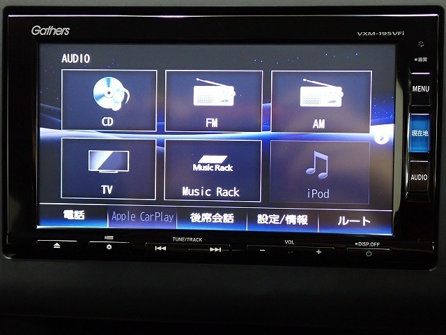 ホンダ純正ナビなのでダッシュボードにスッキリと収まっています。土地勘の無い所でも道に迷わず安心ですね！。AVも色々視聴でるのでドライブも楽しくなりますよ！