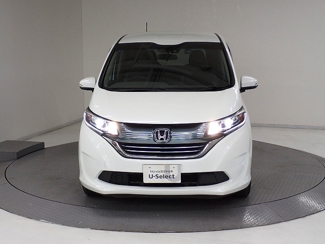 HIDより明るく省電力のLEDヘッドライトが装着されています。また点灯忘れも防止できるオートライトコントロール機能もついているので、夜間のドライブもより安全に楽しめますよ