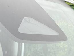 【ホンダセンシング】走行中に前方の車両等を認識し、衝突しそうな時は警報とブレーキで衝突回避と被害軽減をアシスト。より安全にドライブをお楽しみいただけます。