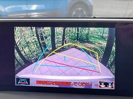【バックカメラ】駐車時に後方がリアルタイム映像で確認できます。大型商業施設や立体駐車場での駐車時や、夜間のバック時に大活躍！運転スキルに関わらず、今や必須となった装備のひとつです！