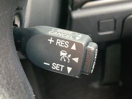 【レーダークルーズコントロール】高速道路での長距離走行が楽に！！自動で速度を保つクルーズコントロールが、衝突軽減システムと連携し、前方の車両を感知して車間を保つように速度調節してくれます！！