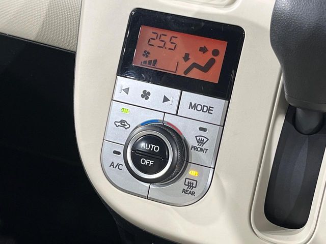 【オートエアコン】一度お好みの温度に設定すれば、車内の温度を検知し風量や温度を自動で調整。暑い…寒い…と何度もスイッチ操作をする必要はありません。快適な車内空間には必須の機能ですね♪