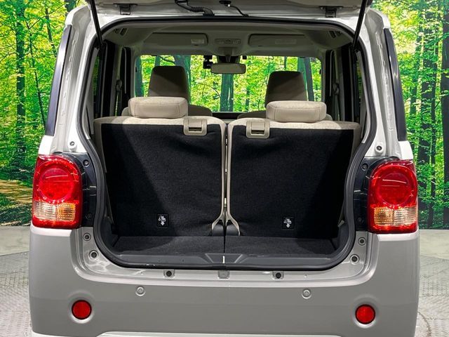 普段のお買い物や通勤、送迎等に十分な荷室スペースを確保しております。セカンドシートを倒すと、大きな荷物の積載も可能です♪