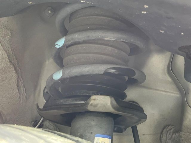 お車を安心してお乗りいただく為には、足回りの定期点検が欠かせません。サービスサポート（有償保証）では無料点検もご提供しており、安心のカーライフをお過ごしいただけるサポート体制が整っています。