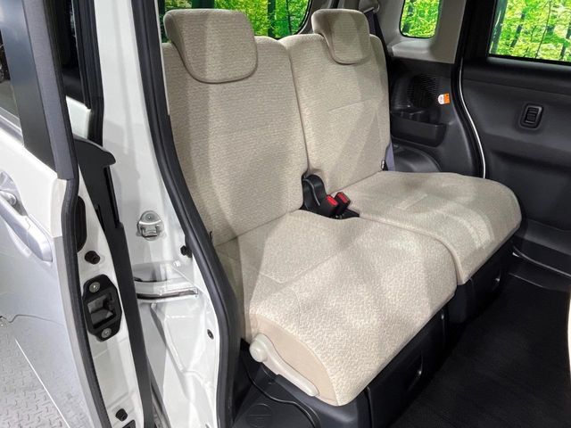 広々とした2列目シートは居住性が高く、居心地も快適！友達や家族とのお出かけにぴったりです。ベビーシートやチャイルドシート使用時も快適にお過ごしいただける十分な空間を確保しています。
