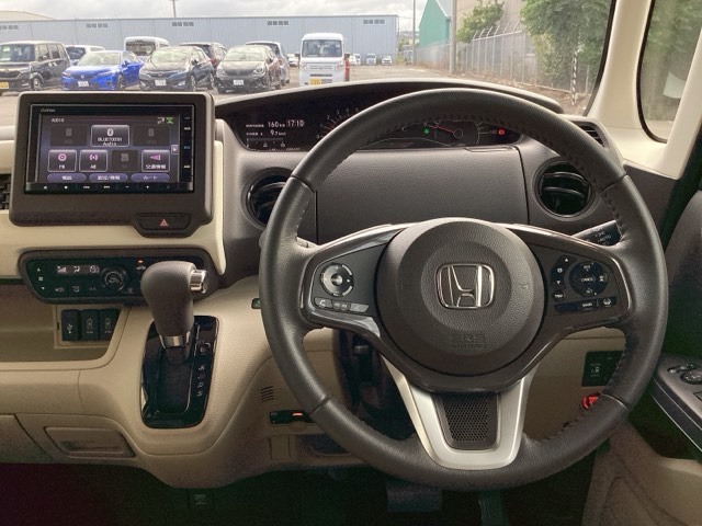 Honda認定中古車 U-Selectは3つの安心をお約束します。■Honda車のプロが整備した安心■第三者機関がチェックした安心■購入後もHondaが保証する安心