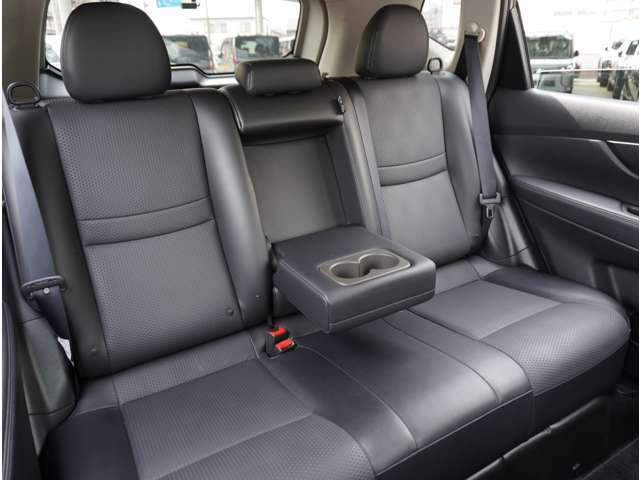 【ディーラーの車は高い？】実はそんなことないんです！ディーラーはオークションなどを使わず、自社で車を仕入れているので安いんです☆さらに諸費用も明確で安いので、総額で比較してみてくださいね♪