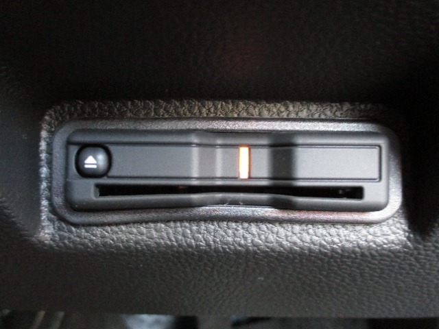 有料道路のレーン通過に便利なETC2.0車載器を装着しています。ご利用にはセットアップが必要となります。
