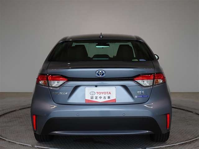 リアにハイマウントストップランプを装備してます。後続車両からの視認性も良く、安心です。