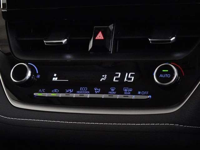 車内を快適に、オートエアコンを装備してます。