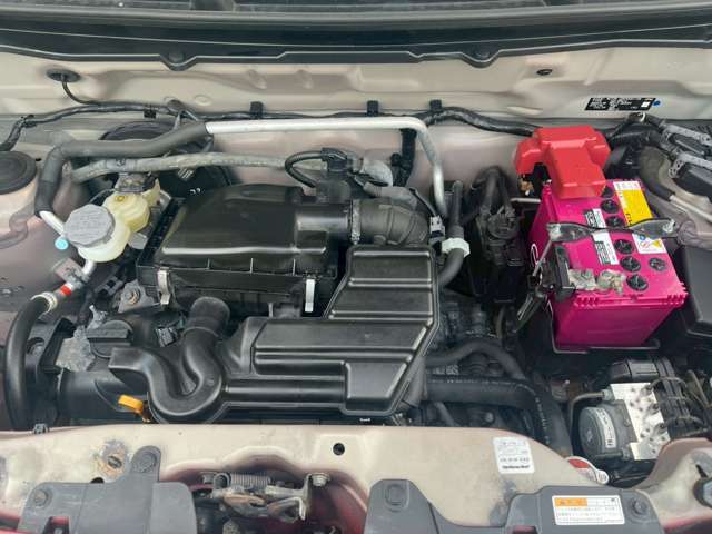 エンジンルームはサビもなく綺麗です！