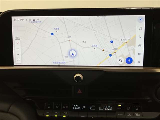 【ディスプレイオーディオ（コネクティッドナビ対応）Plus】T-Connect契約でより便利にご利用いただけるセンター通信型ナビゲーションです。便利な機能が色々ございます。スタッフにご確認ください。