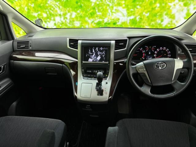 WECARSの展示場では実際に見て、触ってお車をお選びいただけます！知識の豊富な営業スタッフが様々なカーライフをご提案いたします！