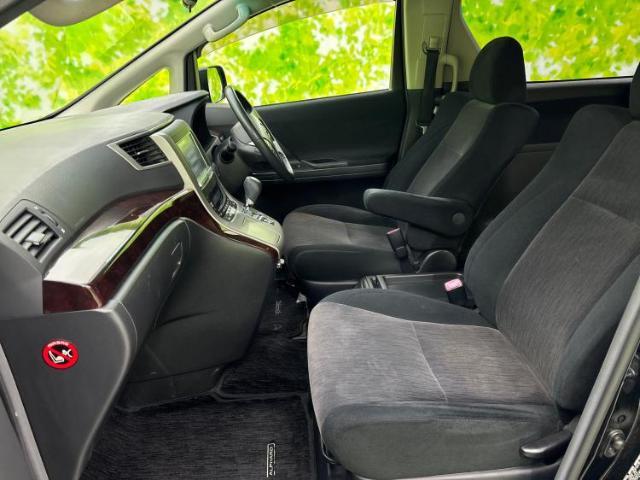 WECARSでは各商談席に大型モニターをご用意しております！見やすい大画面でゆったりと全国の在庫をご覧いただけます！是非ご来店お待ちしております！