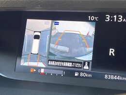 【アラウンドビューモニター】専用のカメラにより、上から見下ろしたような視点で360度クルマの周囲を確認することができます☆死角部分も確認しやすく、狭い場所での切り返しや駐車もスムーズに行えます。