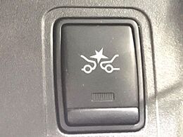 【エマージェンシーブレーキ】走行中に前方の車両等を認識し、衝突しそうな時は警報とブレーキで衝突回避と被害軽減をアシスト。より安全にドライブをお楽しみいただけます。